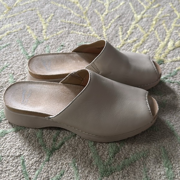 Dansko Ravyn Nappa Ivory mules Size 39 - Picture 6 of 6